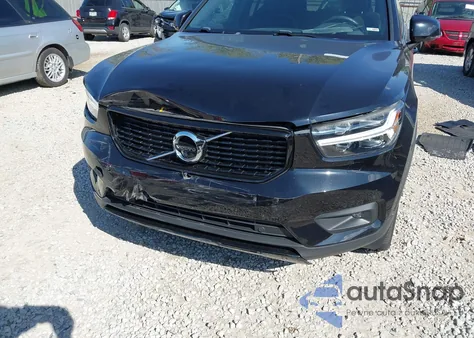 2021 Volvo Xc40 T5 R-Design z USA, uszkodzony, nr VIN YV4162UM3M2576085